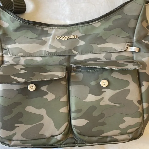 baggallini Pocketful Medium
Washable Nylon Crossbody - Picture 3 of 7